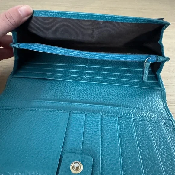 Gucci Beige and Teal Signature Wallet - Picture 7 of 15